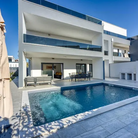 ヴィラ Venus With Pool And Wellness *