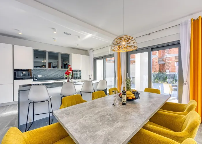 Venus With Pool And Wellness