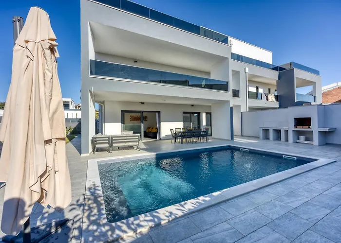 Villa Venus With Pool And Wellness *