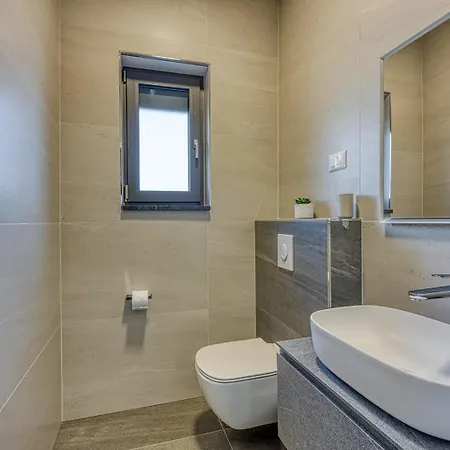 Villa Venus With Pool And Wellness *