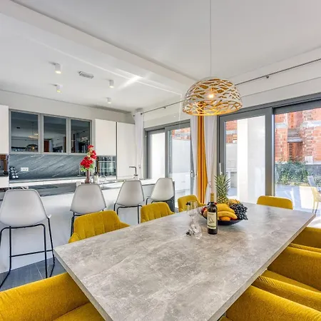 Venus With Pool And Wellness