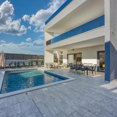 Venus With Pool And Wellness Villa